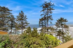 Dog Friendly Home with Private Hot Tub and Views of Proposal Rock and the Ocean - Image 3