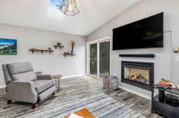 Home with gas fireplace washer dryer and 2 outdoor spaces walk to beach - Image 4