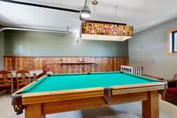 Bay view dog friendly home with a pool table and children s items - Image 4