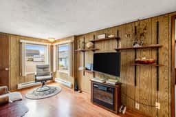 Dog friendly home with water views washer dryer and fireplace close to beaches - Image 3