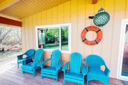 Cozy home in peaceful neighborhood near park beach shops and restaurants - Image 2
