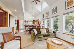 Beautiful lake view home with hot tub kayaks and bike two blocks to beach - Image 5