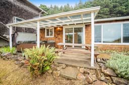 Cozy dog friendly home with ocean views a private hot tub and washer and dryer - Image 4