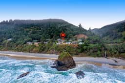 Cozy dog friendly home with ocean views a private hot tub and washer and dryer - Image 2