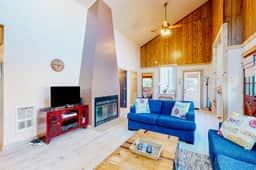 Dog Friendly Coastal Retreat with Water Views Deck Private Hot Tub and WiFi - Image 4