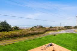 Dog Friendly Oceanfront House with Ocean Views Walk to Beach - Image 4