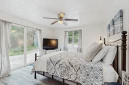 Spacious dog friendly home with ocean views full kitchen washer and dryer - Image 4