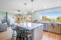 Dog friendly oceanview home one block to beach - Image 4