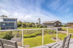 Elegant home with sauna private hot tub and ocean views accessible by elevator - Image 4