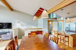 Luxurious Dog Friendly Home with Ocean Views Beach Access and Free WiFi - Image 5