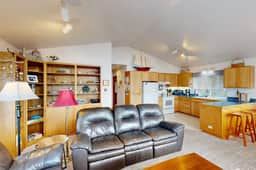 Cozy coastal home with deck ocean views and firepit 4 blocks to beach - Image 5