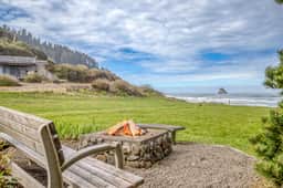 Oceanfront cottage with hot tub beach access fireplace and WiFi Dog friendly - Image 4