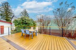 Renovated dog friendly cottage with a covered porch deck yard and washer dryer - Image 5