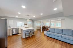Renovated dog friendly cottage with a covered porch deck yard and washer dryer - Image 2