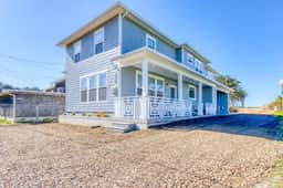 Family Friendly House Near the Beach with a Gas Fireplace Dogs Welcome - Image 4