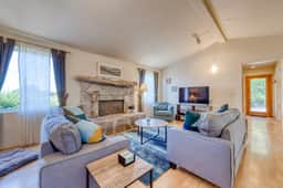 Dog friendly house near beach with hot tub fireplace enclosed yard full kitchen - Image 5