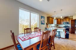 Comfortable home with ocean views with private hot tub deck fireplace WiFi - Image 4