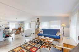 Charming home two blocks from the beach private hot tub and washer dryer - Image 5