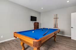 Oceanfront house with Pool table and private hot tub overlooking the ocean - Image 4