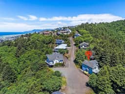Family friendly ocean view home with spacious deck walk to beach books and games - Image 3