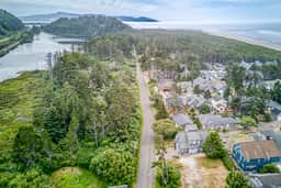 Spacious coastal retreat | 3-min walk to beach | Decks & mountain views - Image 4