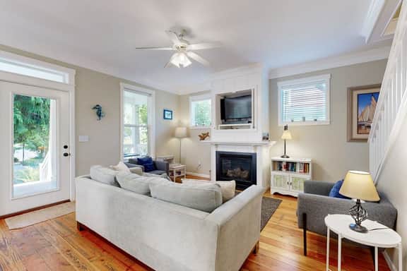 Bella Beach Home with private hot tub walk to beach park and cafe - Image 4