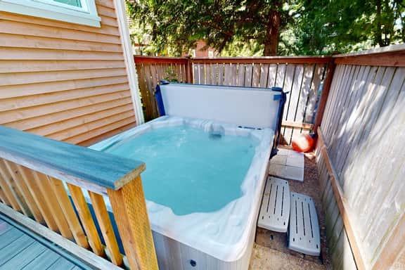 Bella Beach Home with private hot tub walk to beach park and cafe - Image 3