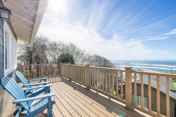Sunlit home with gorgeous ocean views big decks and hot tub - Image 3