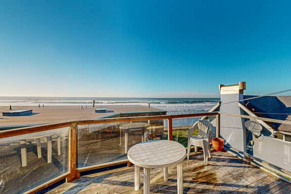Elegant Condo with Beautiful Ocean Views and Nearby Beach Access - Image 2