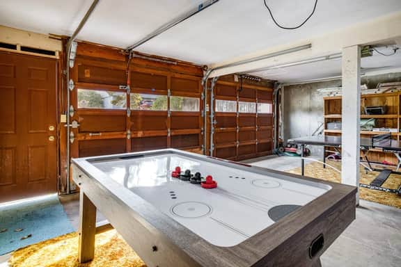 Cozy hilltop home with ocean views and game tables 3 blocks from the beach - Image 3