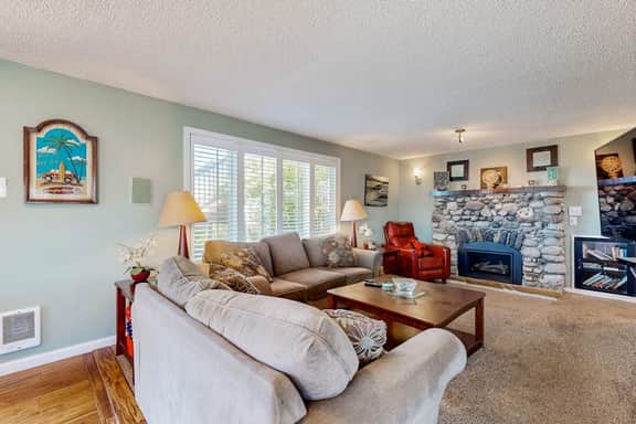 Eclectic home with amazing 360 degree view deck private hot tub and game room - Image 2