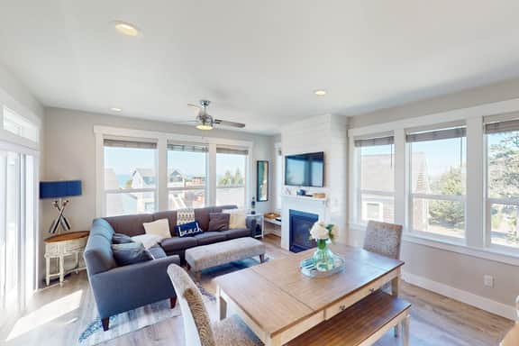 Ocean view home with private hot tub fireplaces balcony beach and pool access - Image 5