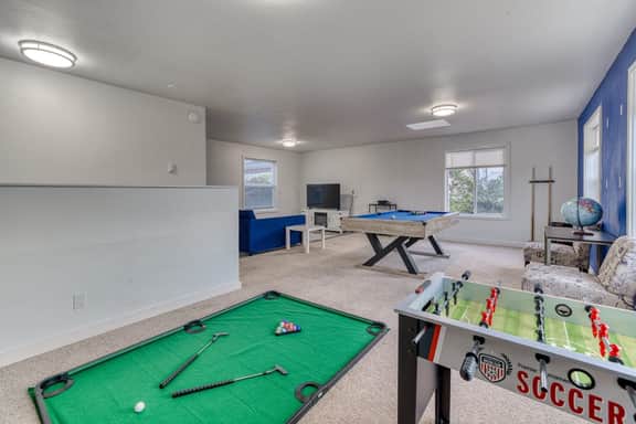 Ocean view home with pool table and fast WiFi steps to beach shops and eateries - Image 5