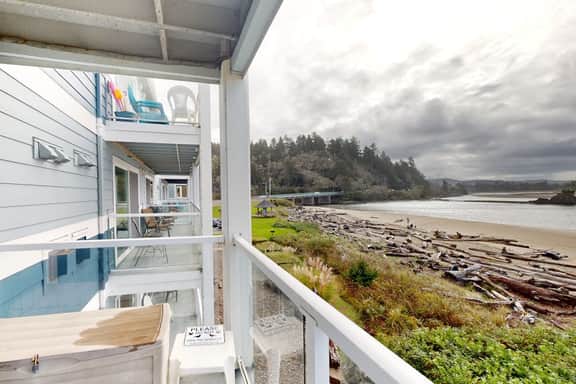Historic Taft District condo with dazzling bay views fireplace and washer dryer - Image 2