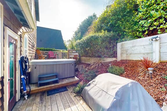 Dog friendly coastal home with private hot tub and park access - Image 2