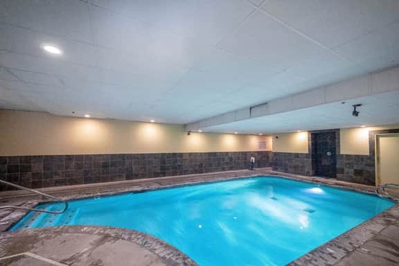 Oceanfront condo with private hot tub ocean views and high speed WiFi - Image 4