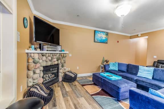 Oceanfront condo with private hot tub ocean views and high speed WiFi - Image 5