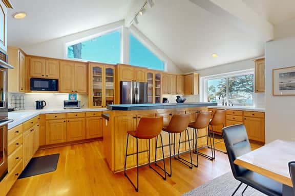 Idyllic Cape retreat with ocean views and private hot tub walk to state beach - Image 3