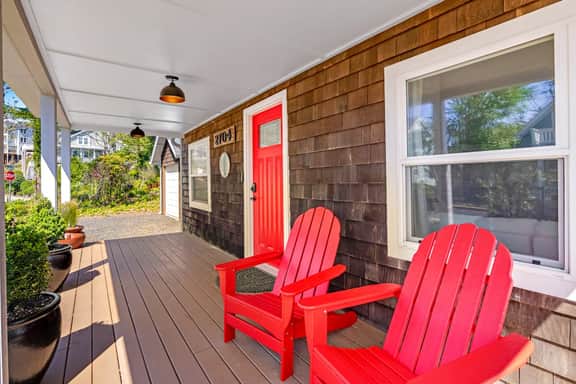 Cottage de la Mer House in Lincoln City with serene porch walk to the beach - Image 4