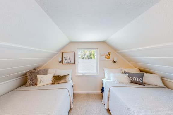 Cottage de la Mer House in Lincoln City with serene porch walk to the beach - Image 5
