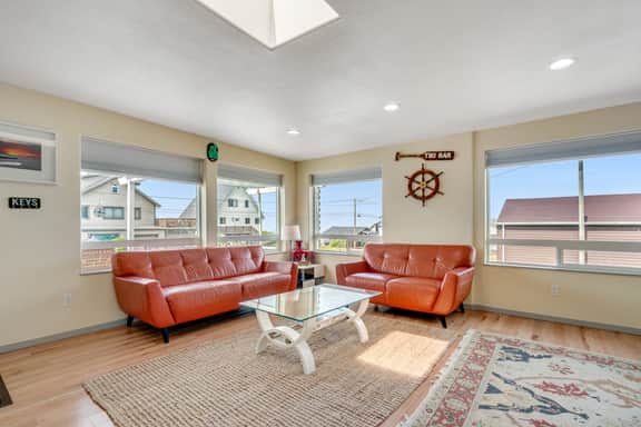 Light filled home in the heart of town with deck and with D steps to beach access - Image 4