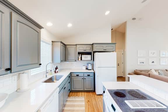 Family Friendly Beach Home with High Speed WiFi Gas Fireplace and Washer Dryer - Image 5