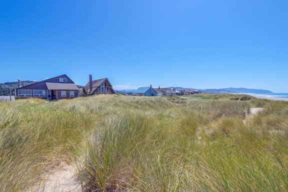 Modern oceanfront home with stunning ocean views and nearby beach access - Image 4