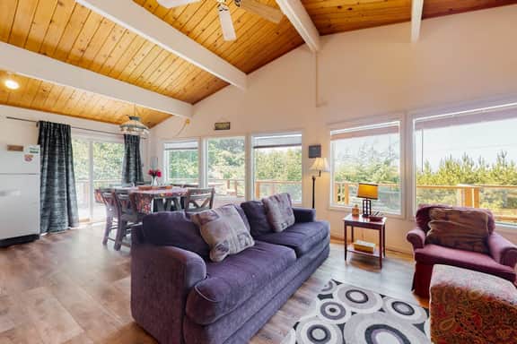 Family Friendly Home with Hot Tub Ocean View and Entertainment Near Beach - Image 4