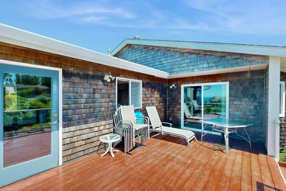 Stunning coastal home with ocean views firepit and media room walk to beach - Image 3