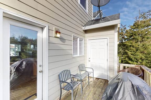 Classic Coastal Home with Ocean View in Quiet Neighborhood - Image 5