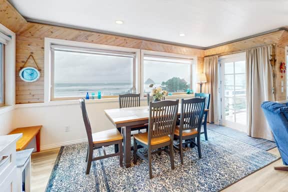 Nautical Themed Family Friendly Beach House with Three Arches View - Image 3