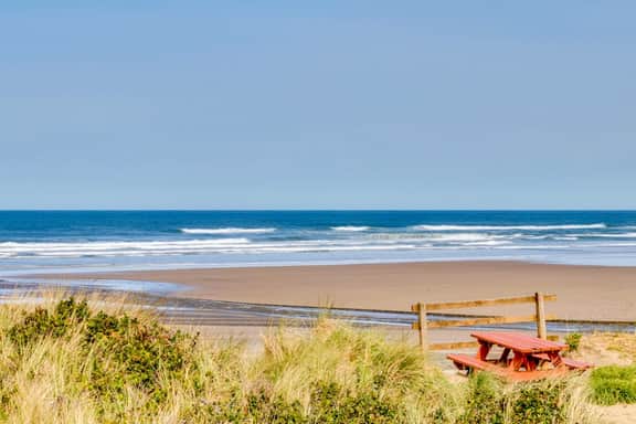 Family Friendly Oceanfront Condo with Free WiiFi Ocean Views and Easy Beach Access - Image 4