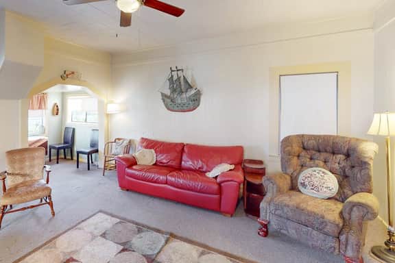 Charming Cottage with Central Location Mountain Views and Beach Access Across Street - Image 3