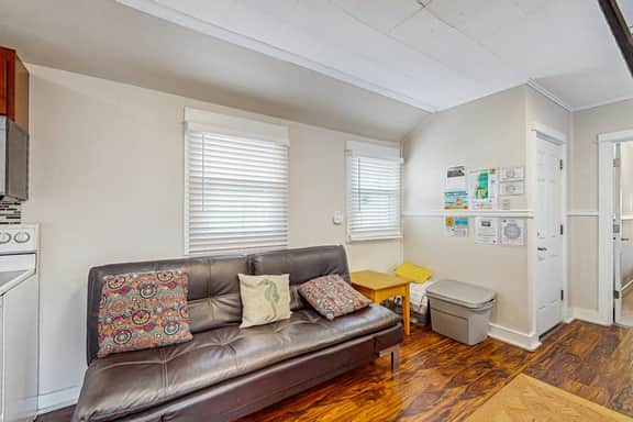Dog Friendly Coastal Cottage Minutes from Downtown and One Block to Beach - Image 2